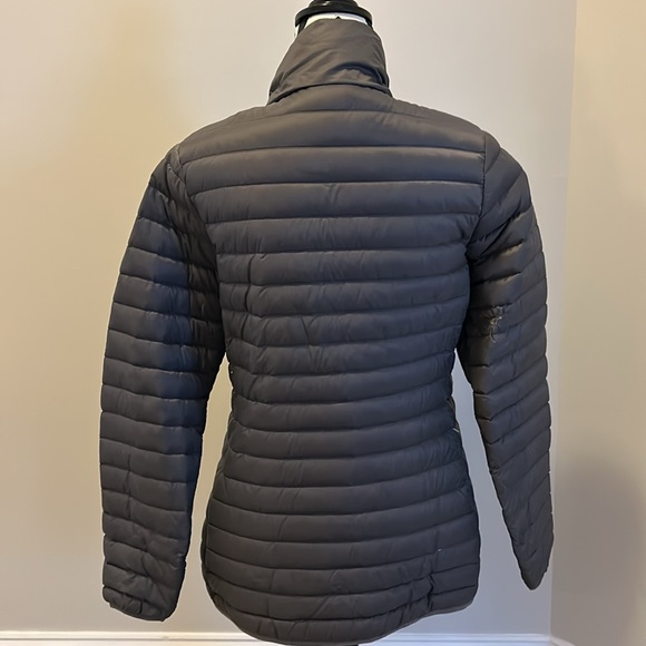 Cabelas down jacket. - Picture 2 of 5